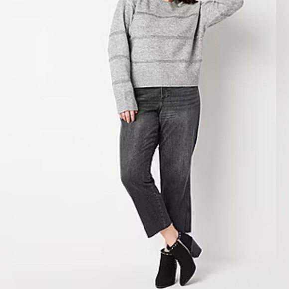 a.n.a Womens Darlin Stacked Heel Booties - Picture 8 of 9